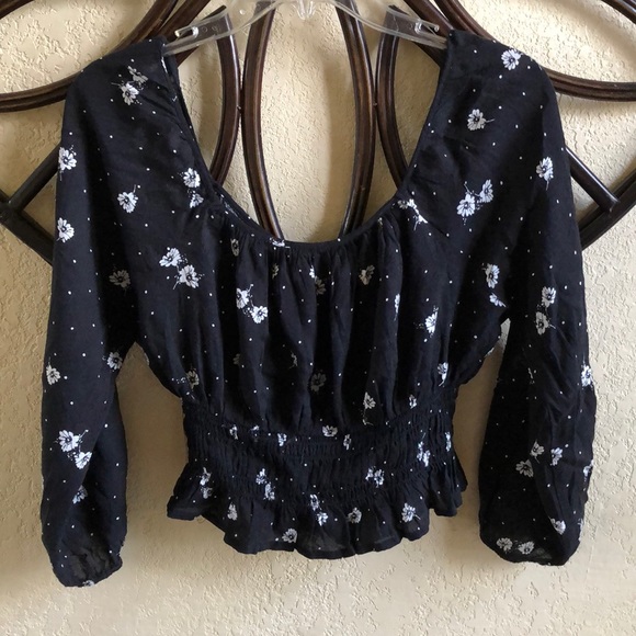 Ivy & Main Floral Crop Top - Picture 2 of 3